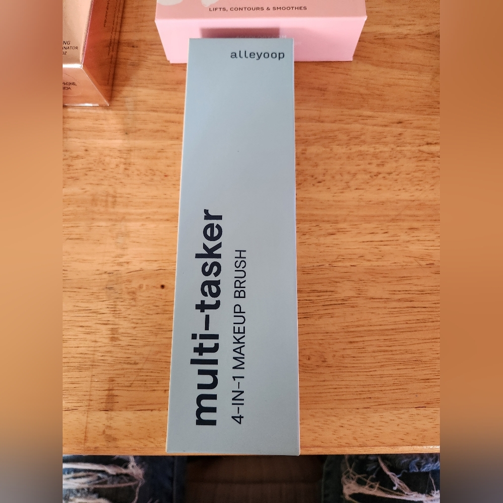 New Alleyoop 4 n 1 Makeup Brush